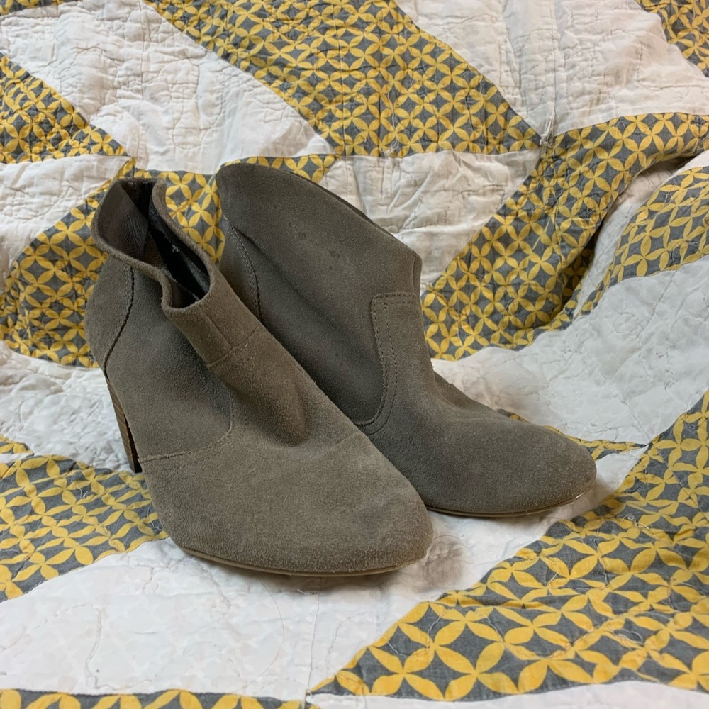 Grey/beige booties